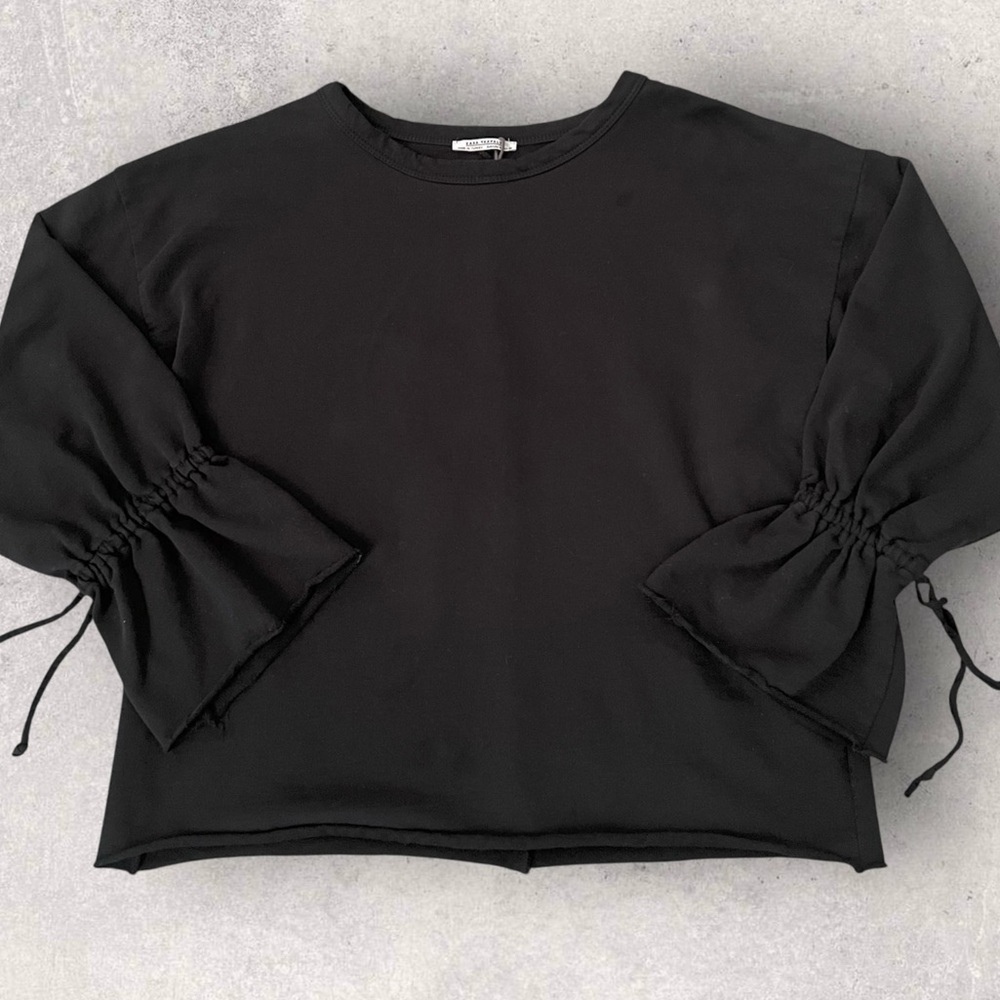 50% OFF 🤯 Zara Black Gathered Sleeve Sweatshirt